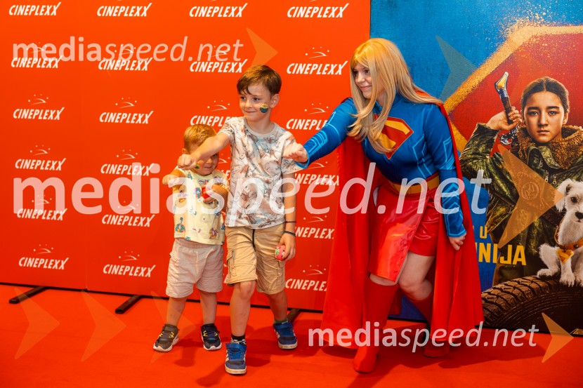 Superpunca, Večer superjunakov, Cineplexx