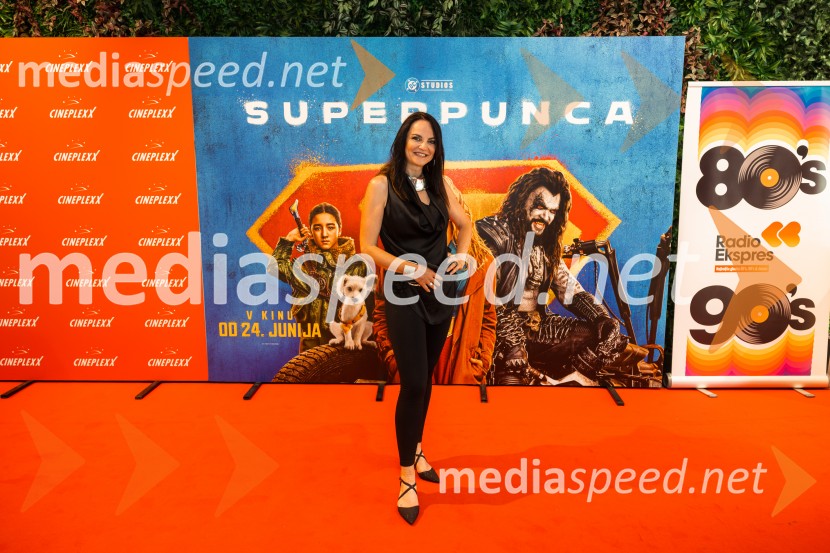 Superpunca, Večer superjunakov, Cineplexx