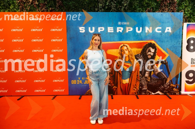 Superpunca, Večer superjunakov, Cineplexx