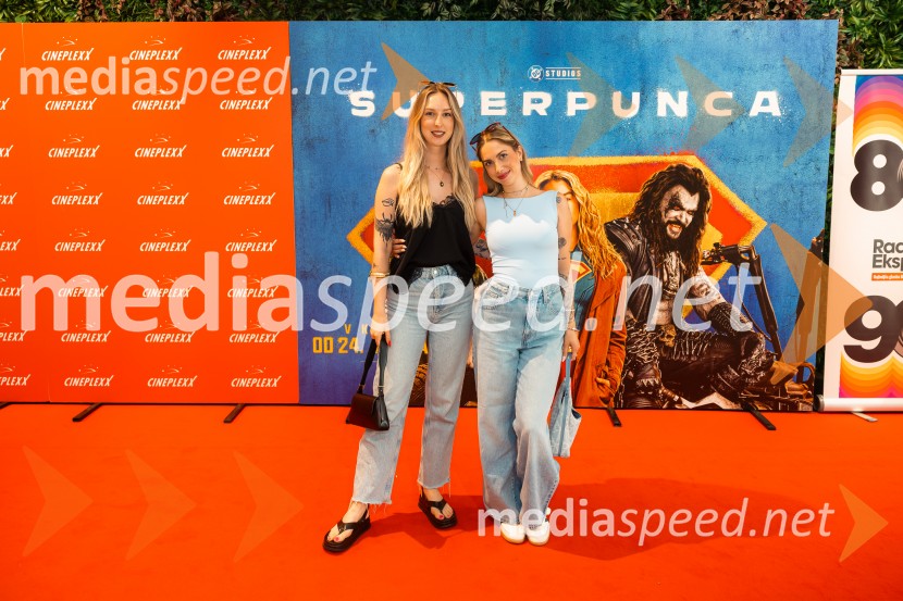 Superpunca, Večer superjunakov, Cineplexx