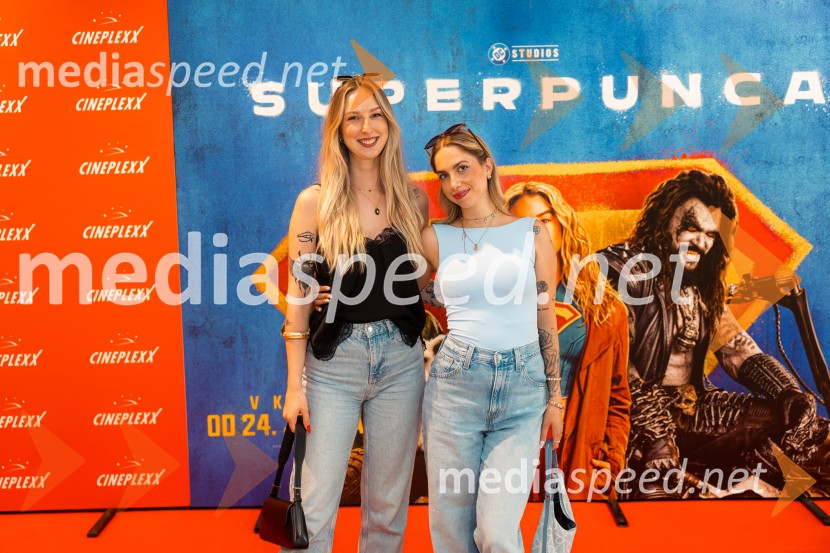 Superpunca, Večer superjunakov, Cineplexx