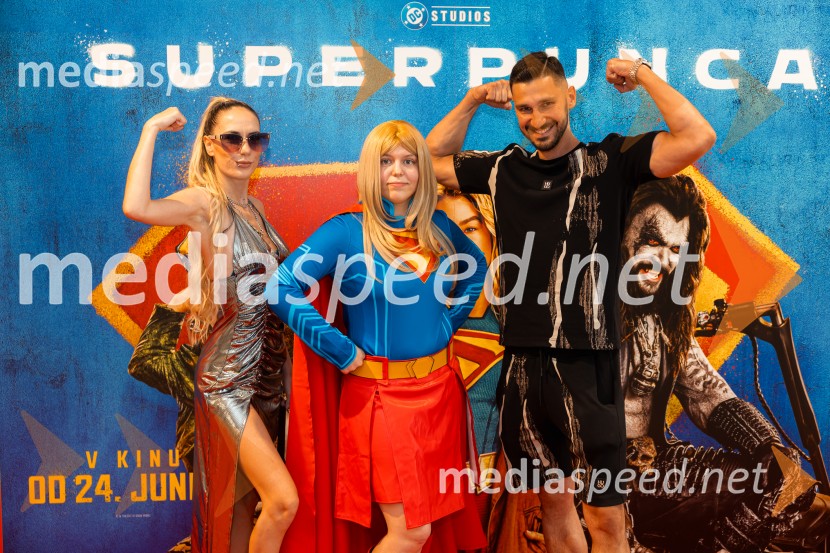 Superpunca, Večer superjunakov, Cineplexx