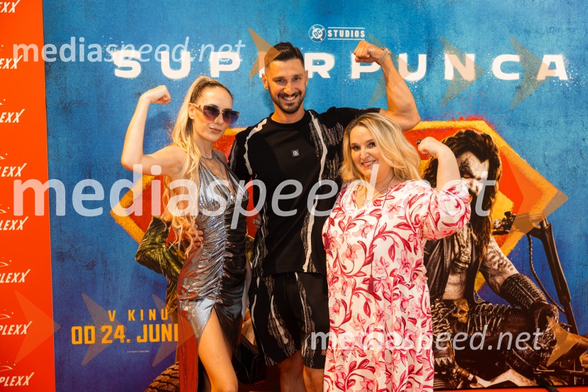 Superpunca, Večer superjunakov, Cineplexx