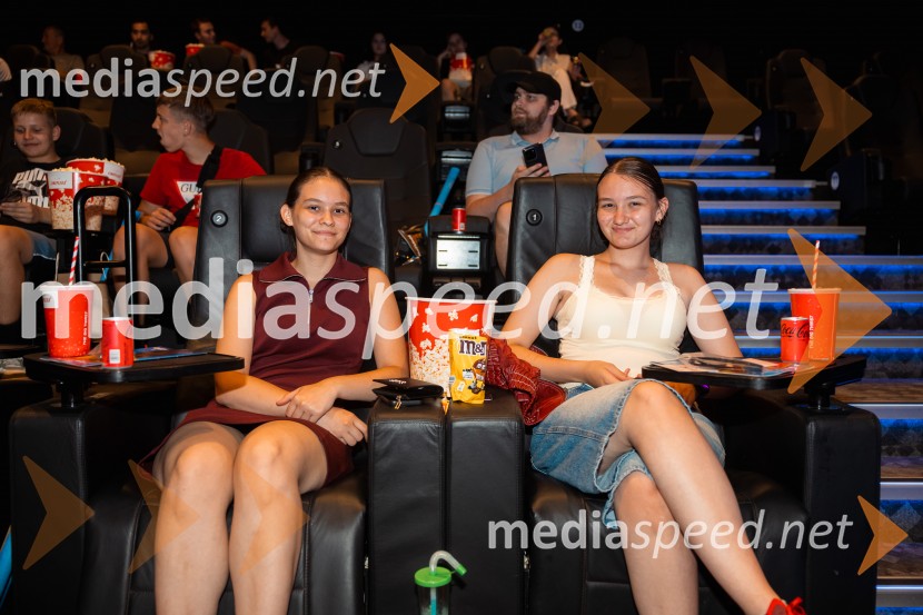 Superpunca, Večer superjunakov, Cineplexx