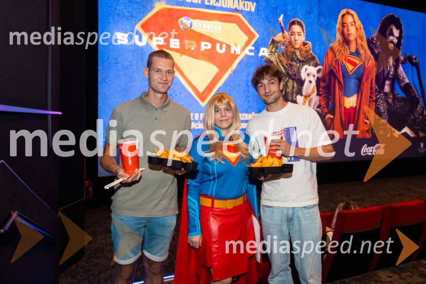 Superpunca, Večer superjunakov, Cineplexx