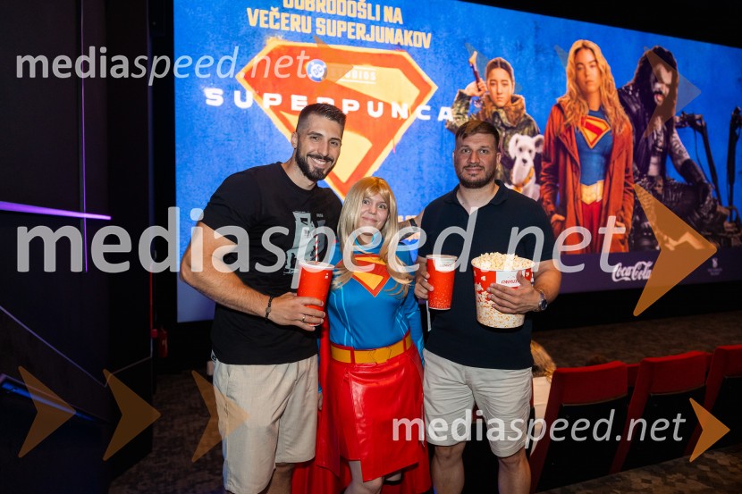 Superpunca, Večer superjunakov, Cineplexx