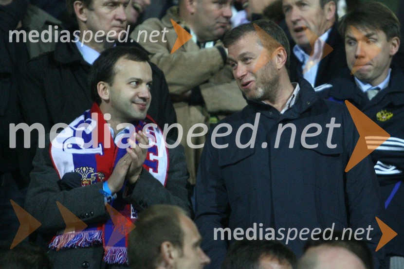 ... in Roman Abramovič, ruski milijarder in lastnik nogometnega kluba Chelsea ter CSKA MoskvaSlovenija - Rusija, nova nogometna pravljica na Ljudskem vrtu