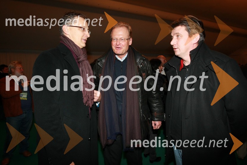 Igor Lukšič, minister za šolstvo in šport, Janez Škrabec, direktor podjetja Riko d.o.o. in Jožef Školč, politikSlovenija - Rusija, nova nogometna pravljica na Ljudskem vrtu