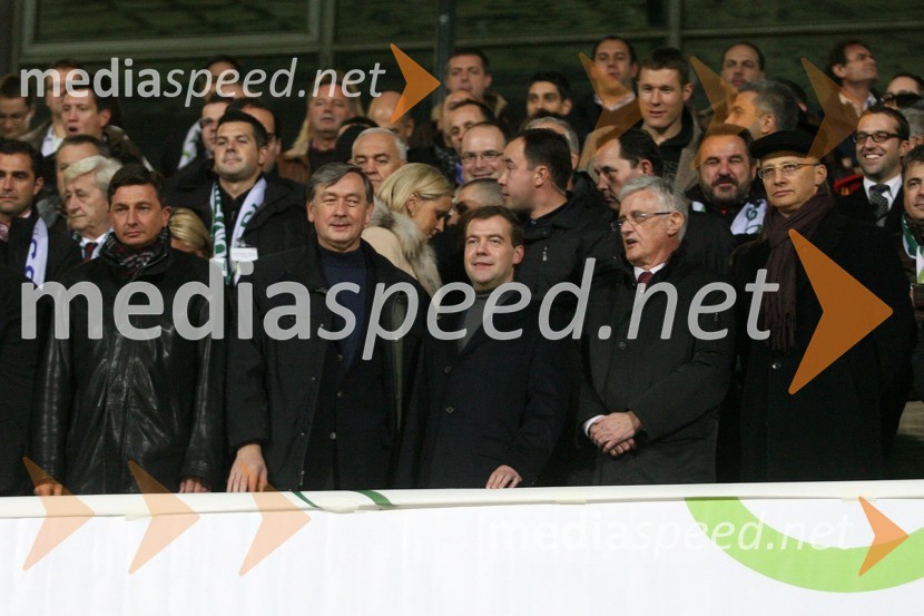 Borut Pahor, predsednik Vlade Republike Slovenije, dr. Danilo Türk, predsednik Republike Slovenije, Dmitrij Medvedjev, predsednik Ruske federacije, dr. Pavel Gantar, predsednik Državnega zbora Republike Slovenije in dr. Igor Lukšič, minister za šolstvo in športSlovenija - Rusija, nova nogometna pravljica na Ljudskem vrtu