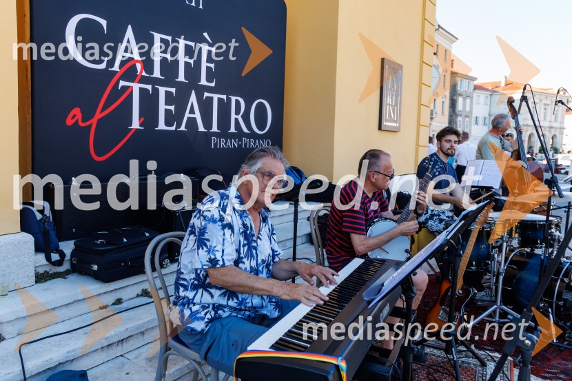 Caffè al Teatro, otvoritev