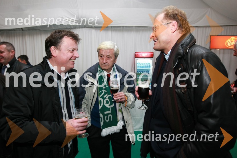 Boško Šrot, nekdanji direktor Pivovarne Laško, Rudi Turk, dr. med. in nekdanji predsednik kluba NK Maribor in Janez Škrabec, direktor podjetja Riko d.o.o.Slovenija - Rusija, nova nogometna pravljica na Ljudskem vrtu