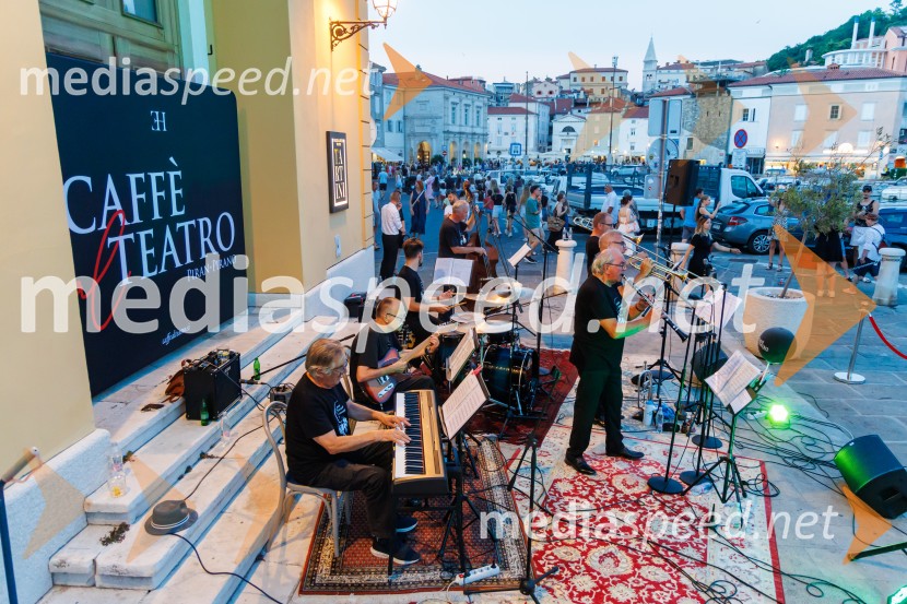 Caffè al Teatro, otvoritev