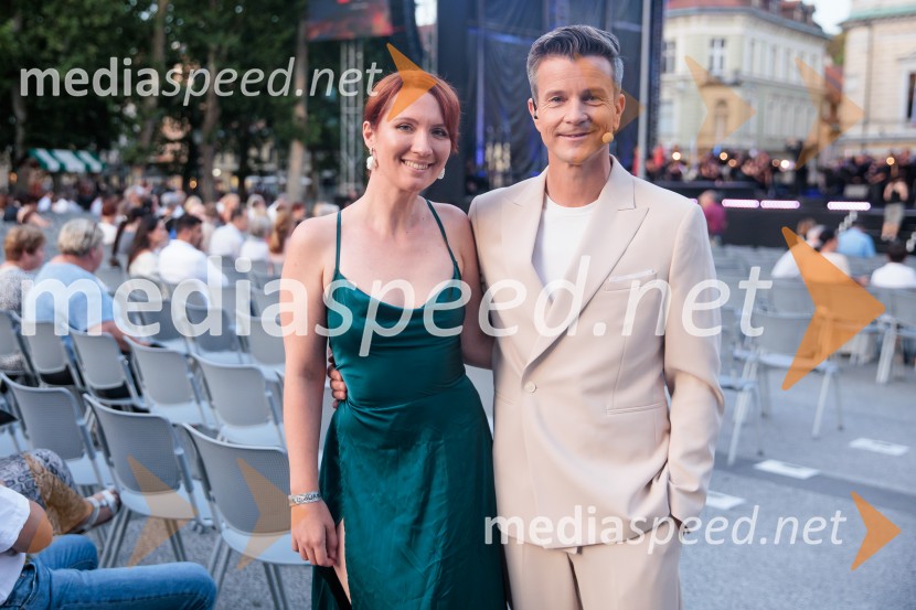  Nina Pečar, glasbenica;  Boštjan Romih, televizijski in radijski voditeljPoletna noč, 74. Ljubljana Festival