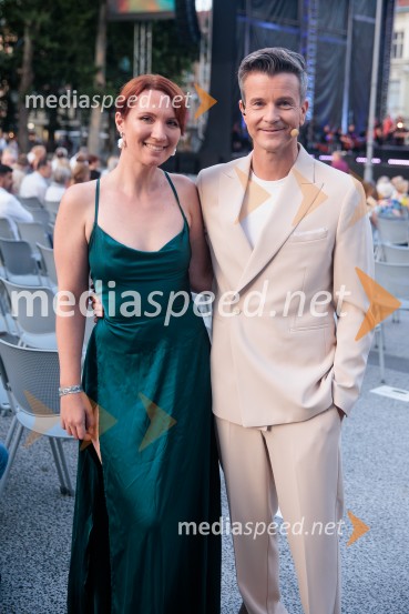  Nina Pečar, glasbenica;  Boštjan Romih, televizijski in radijski voditeljPoletna noč, 74. Ljubljana Festival