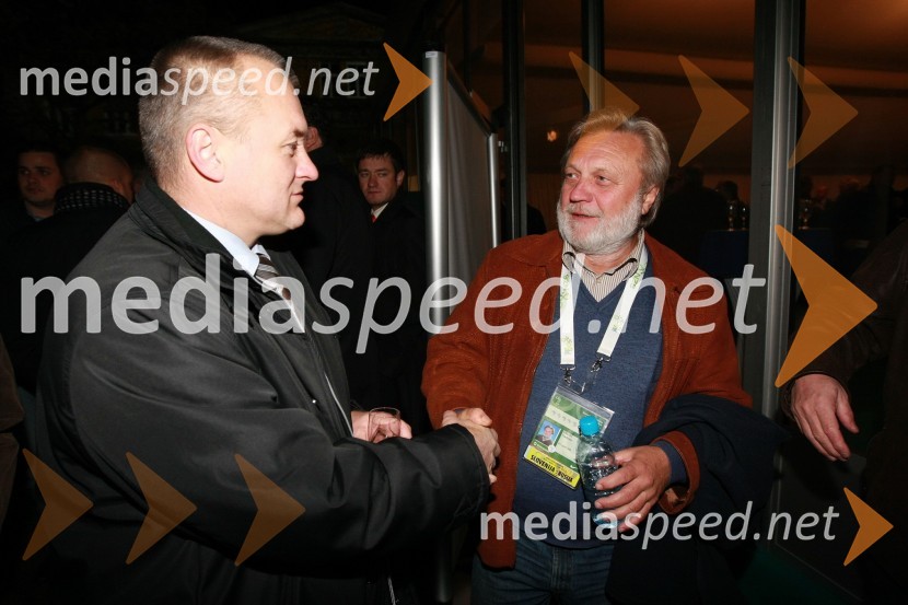 Franc Kangler, župan Mestne občine Maribor in Vlado Krejač, v.d. odgovornega urednika Radia MariborSlovenija - Rusija, nova nogometna pravljica na Ljudskem vrtu