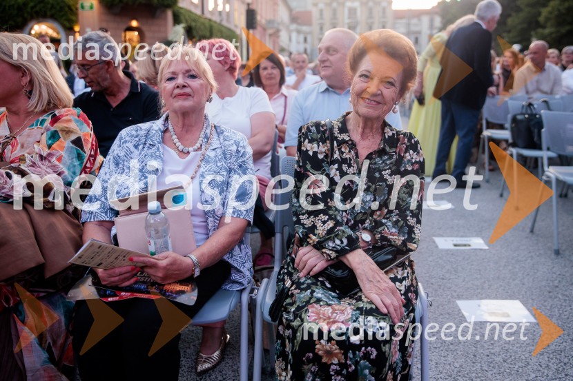  ... ;  Elza Budau, slovenska tekstopiska, pesnica in pisateljicaPoletna noč, 74. Ljubljana Festival