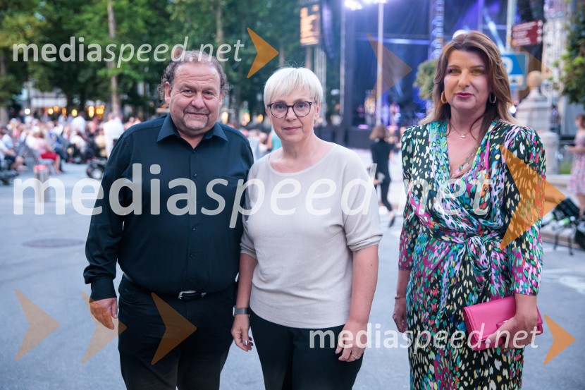  Darko  Brlek, direktor in umetniški vodja, Festival Ljubljana; dr. Nataša Pirc Musar, predsednica Republike Slovenije;  Janja LambergerPoletna noč, 74. Ljubljana Festival