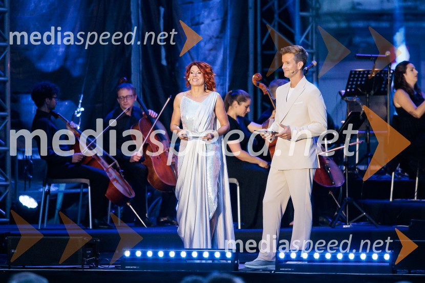  Marjana Grčman, voditeljica;  Boštjan Romih, televizijski in radijski voditeljPoletna noč, 74. Ljubljana Festival