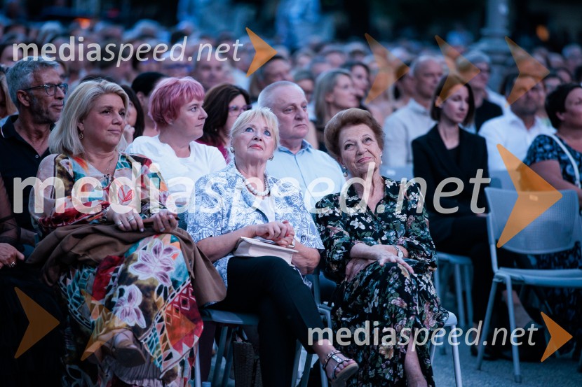  Manica Janežič Ambrožič, voditeljica, RTV Slovenija;  ... ;  Elza Budau, slovenska tekstopiska, pesnica in pisateljicaPoletna noč, 74. Ljubljana Festival