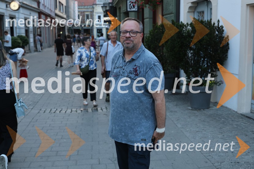  Borut Ambrožič,  predsednik Zveze Slovenska unija pacientov38. Folkart, otvoritev