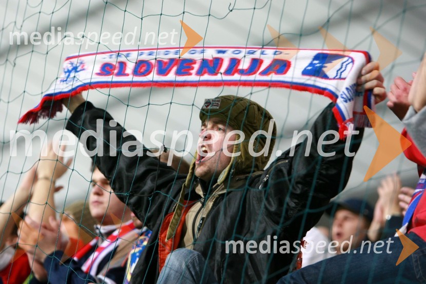 Navijač slovenske nogometne reprezentanceSlovenija - Rusija, nova nogometna pravljica na Ljudskem vrtu