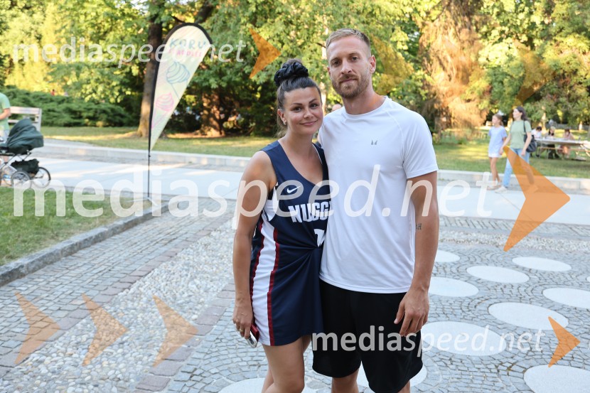  Aida Muratovič, manekenka;  Andrej Kotnik, nogometašPiše se leto 2026: Kreslin, Predin, Lovšin, Festival Lent