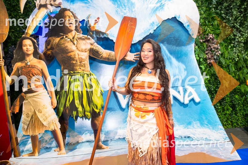  Val Mandz, cosplayer Vaiana, predpremiera, Cineplexx
