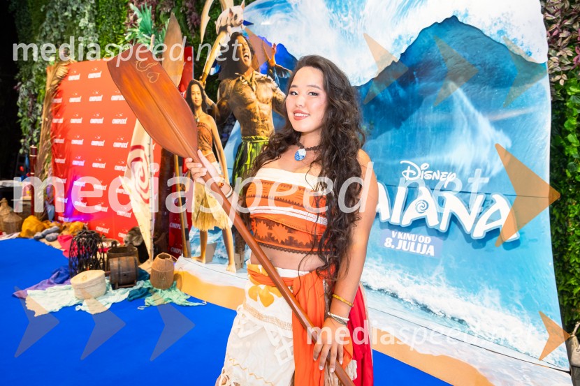  Val Mandz, cosplayer Vaiana, predpremiera, Cineplexx
