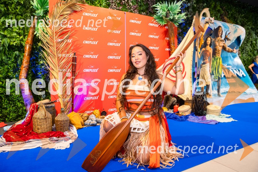  Val Mandz, cosplayer Vaiana, predpremiera, Cineplexx