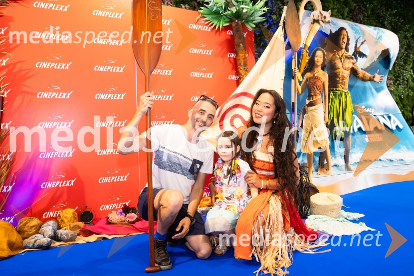  Drey -  Andrej Rakar, dirkač 32nd Drift Squadron;  ... ;  Val Mandz, cosplayer Vaiana, predpremiera, Cineplexx