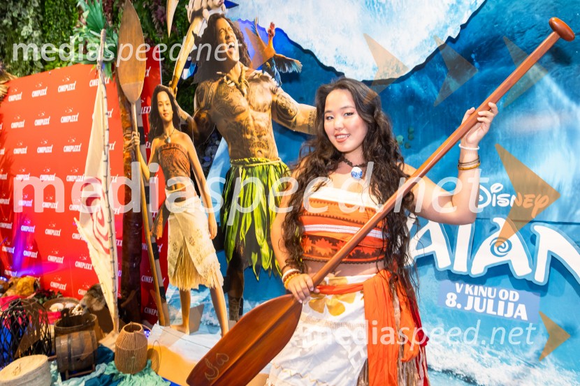  Val Mandz, cosplayer Vaiana, predpremiera, Cineplexx