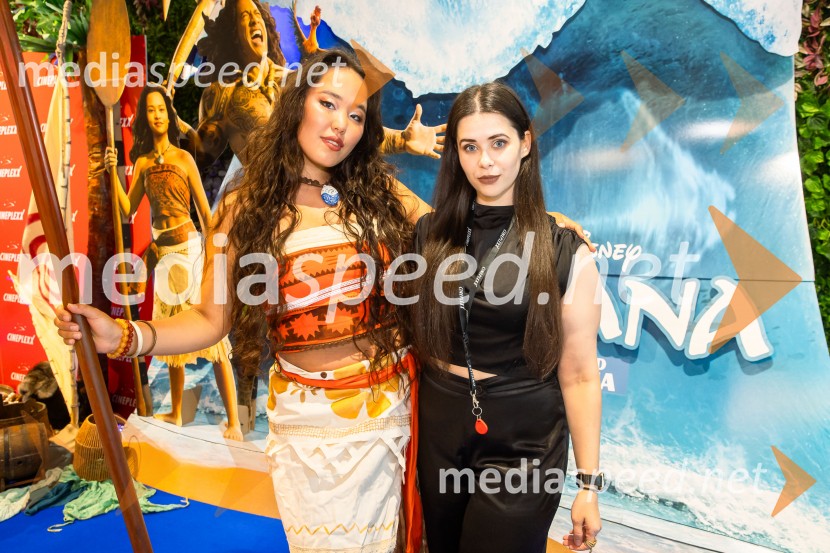  Val Mandz, cosplayer ;  Simona Bračun Rok, CineplexxVaiana, predpremiera, Cineplexx