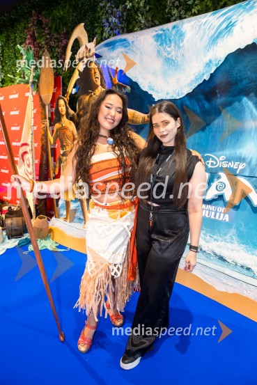  Val Mandz, cosplayer ;  Simona Bračun Rok, CineplexxVaiana, predpremiera, Cineplexx