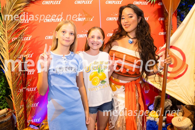  ... ;  ... ;  Val Mandz, cosplayer Vaiana, predpremiera, Cineplexx