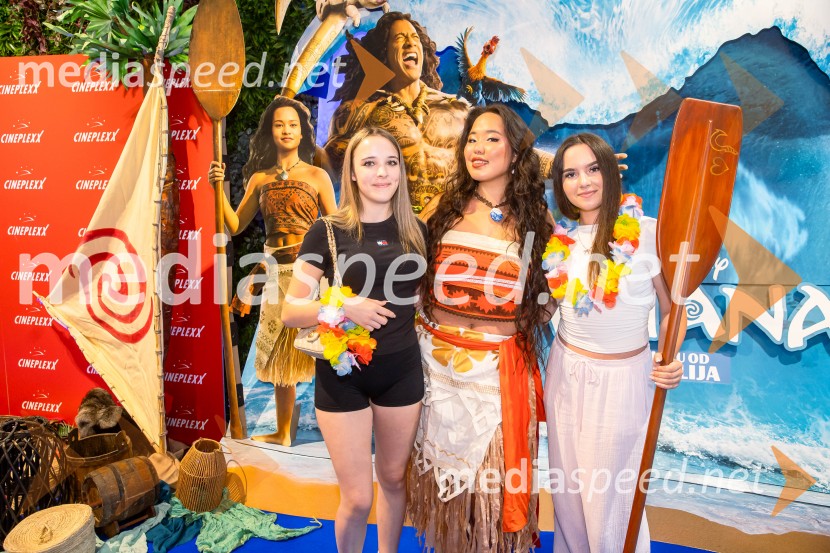  ... ;  Val Mandz, cosplayer ;  ... Vaiana, predpremiera, Cineplexx