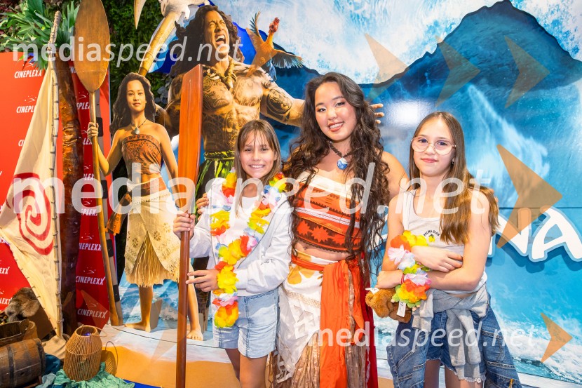  ... ;  Val Mandz, cosplayer ;  ... Vaiana, predpremiera, Cineplexx