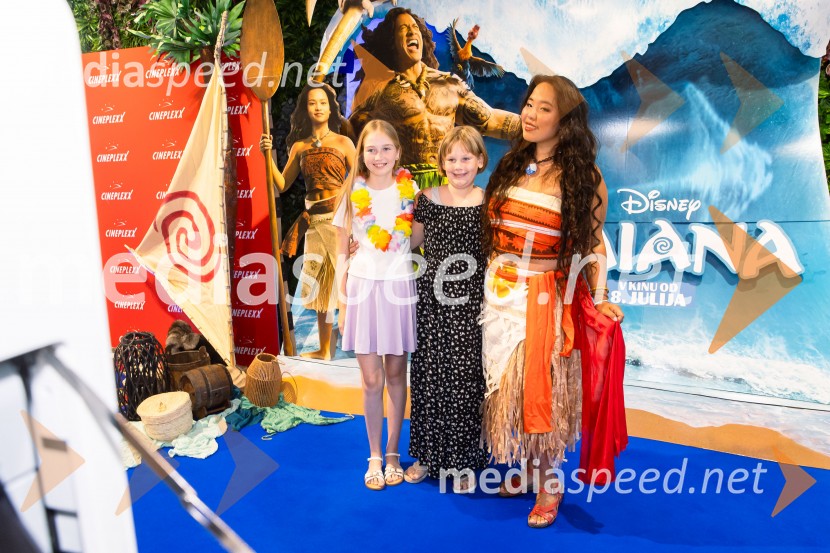  ... ;  ... ;  Val Mandz, cosplayer Vaiana, predpremiera, Cineplexx
