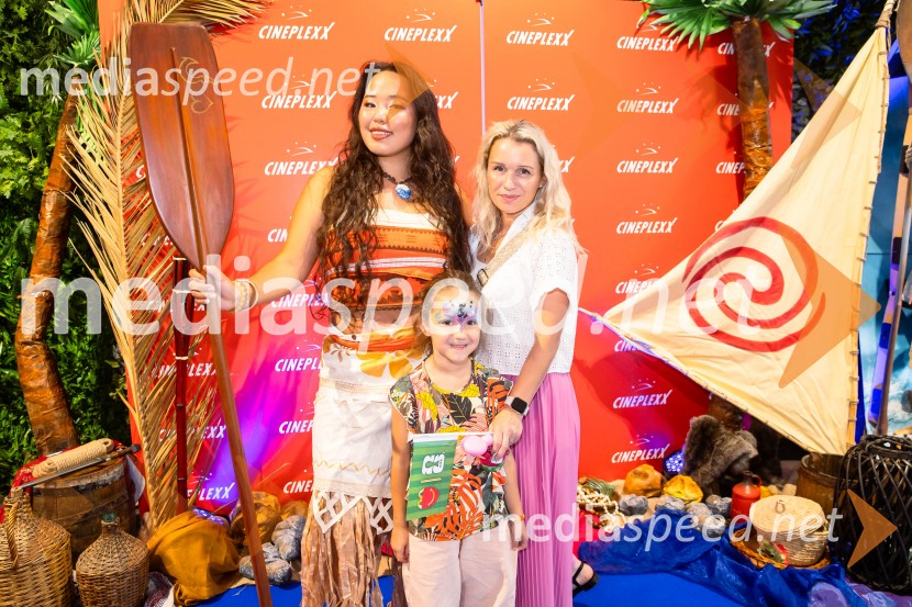  Val Mandz, cosplayer ;  ... ;  ... Vaiana, predpremiera, Cineplexx