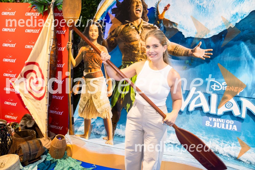  Ajda Sitar Žumer, blogerka, Miss športa Slovenije 2009Vaiana, predpremiera, Cineplexx