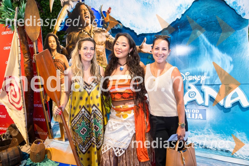  ... ;  Val Mandz, cosplayer ;  Klara ČampaVaiana, predpremiera, Cineplexx