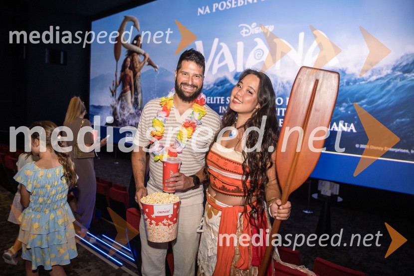  Uroš Bitenc, moderator, vplivnež;  Val Mandz, cosplayer Vaiana, predpremiera, Cineplexx