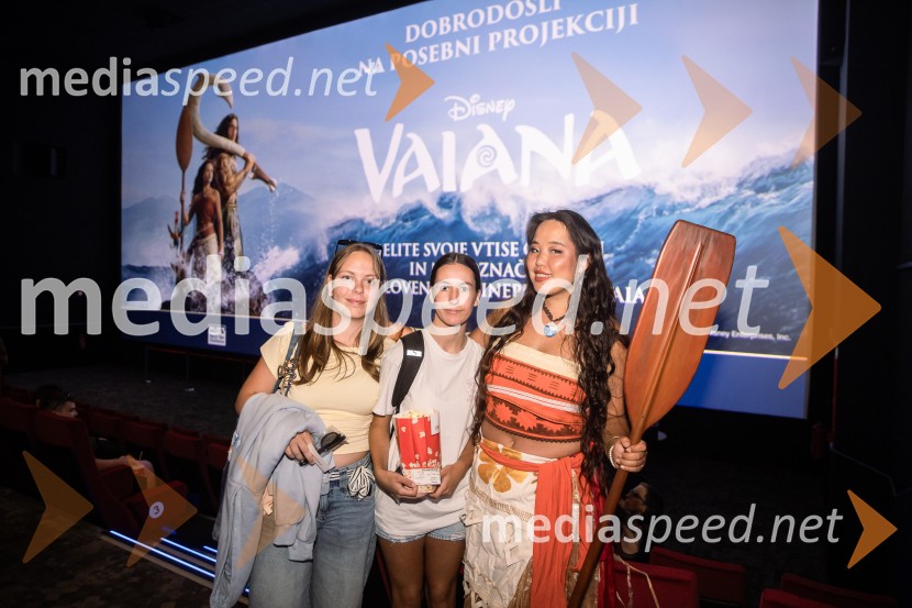  ... ;  ... ;  Val Mandz, cosplayer Vaiana, predpremiera, Cineplexx