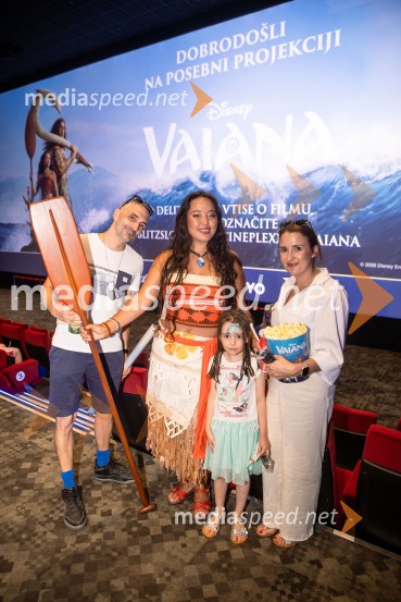  Drey -  Andrej Rakar, dirkač 32nd Drift Squadron;  Val Mandz, cosplayer ;  ... ;  ... Vaiana, predpremiera, Cineplexx