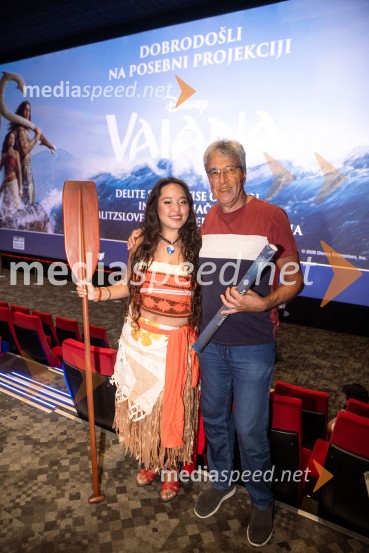  Val Mandz, cosplayer ;  Vojko Sfiligoj, skladateljVaiana, predpremiera, Cineplexx