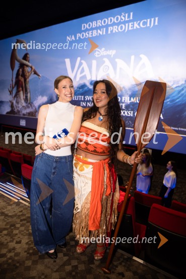  Tjaša Železen, novinarka POP TV;  Val Mandz, cosplayer Vaiana, predpremiera, Cineplexx