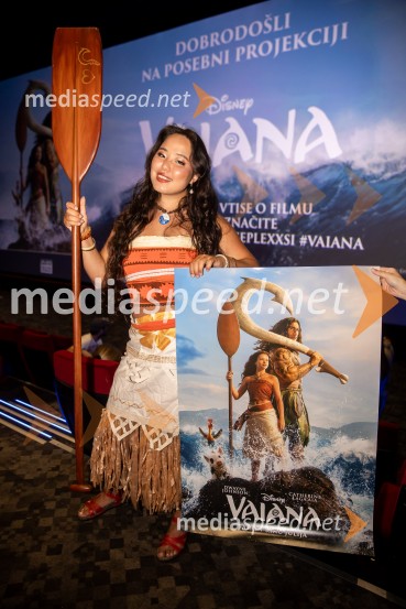  Val Mandz, cosplayer Vaiana, predpremiera, Cineplexx