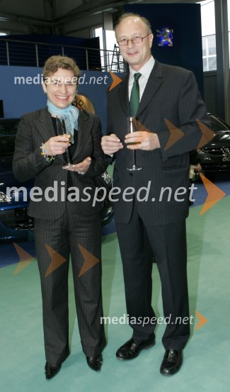 Alenka Nedelko, vodja službe za odnose z javnostmi pri Peugeot Slovenija d.o.o. in Serge Banzet, direktor Peugeot Slovenija d.o.o.23. avtomobilski salon Slovenije, Celje