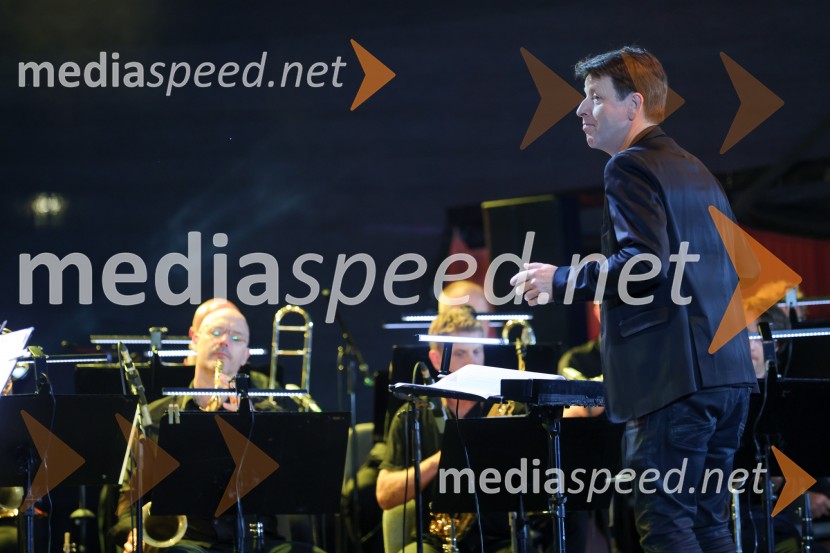  Tadej Tomšič, dirigent, saksofonistVečer slovenske popevke, 18. Festival Arsana