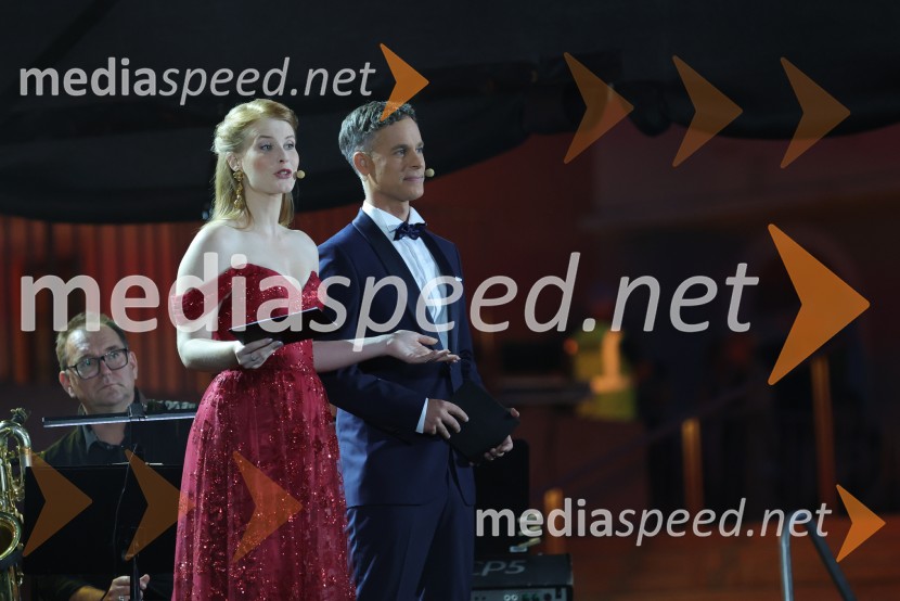 Klara Eva Kukovičič;  Andrej Geržina, TV voditeljVečer slovenske popevke, 18. Festival Arsana