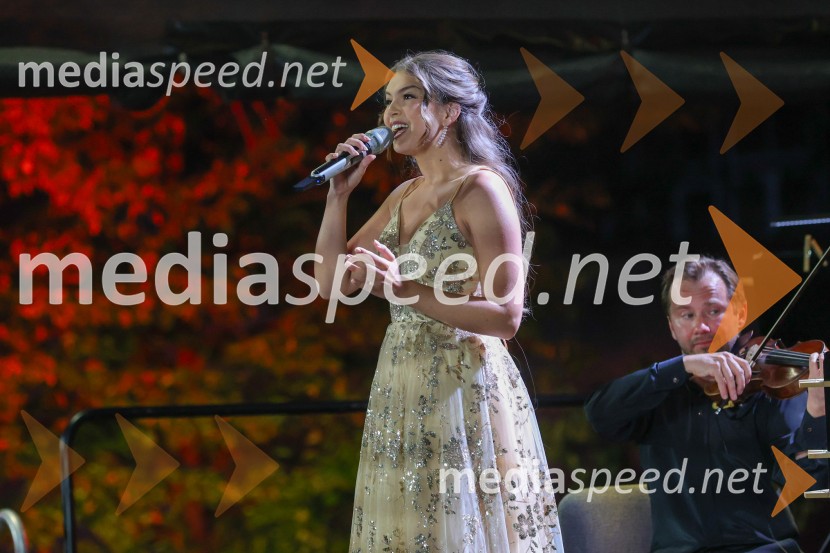  Saša Lešnjek, pevka, igralkaVečer slovenske popevke, 18. Festival Arsana
